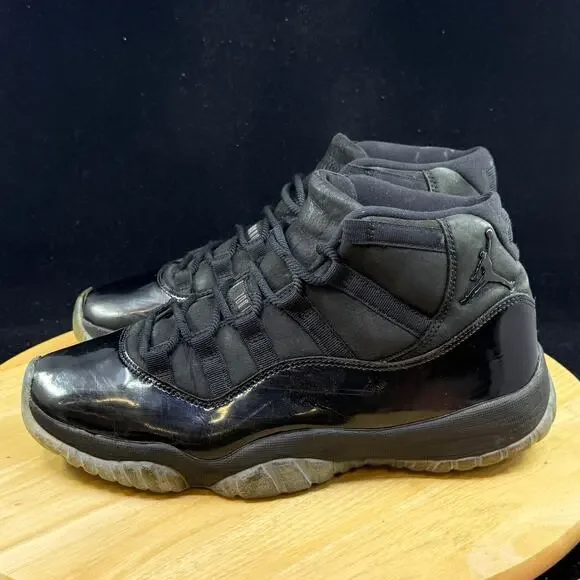 Nike Air Jordan 11 Men's Retro Size 9.5 Cap and Gown 378037-005